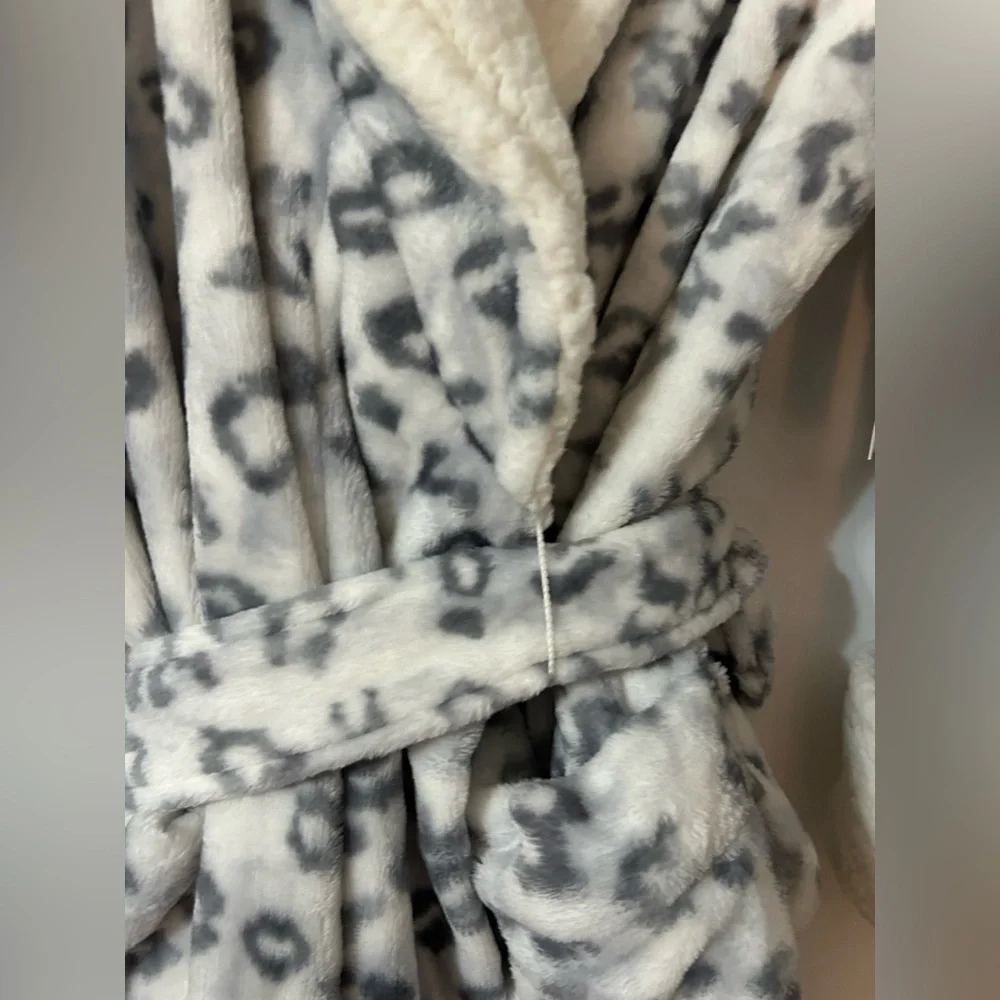 Sonoma Plush Leopard Women’s Bathrobe L NWT - Picture 4 of 11